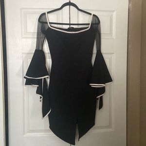 Dress with flowy sleeves